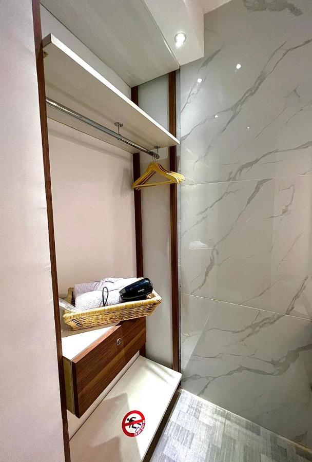 Oxy Suites G-03 At Shop House Meisterstadt Pollux Habibie Batam Extérieur photo