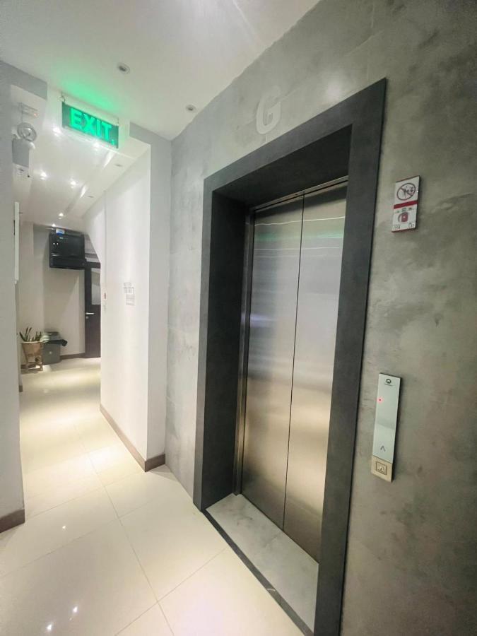 Oxy Suites G-03 At Shop House Meisterstadt Pollux Habibie Batam Extérieur photo